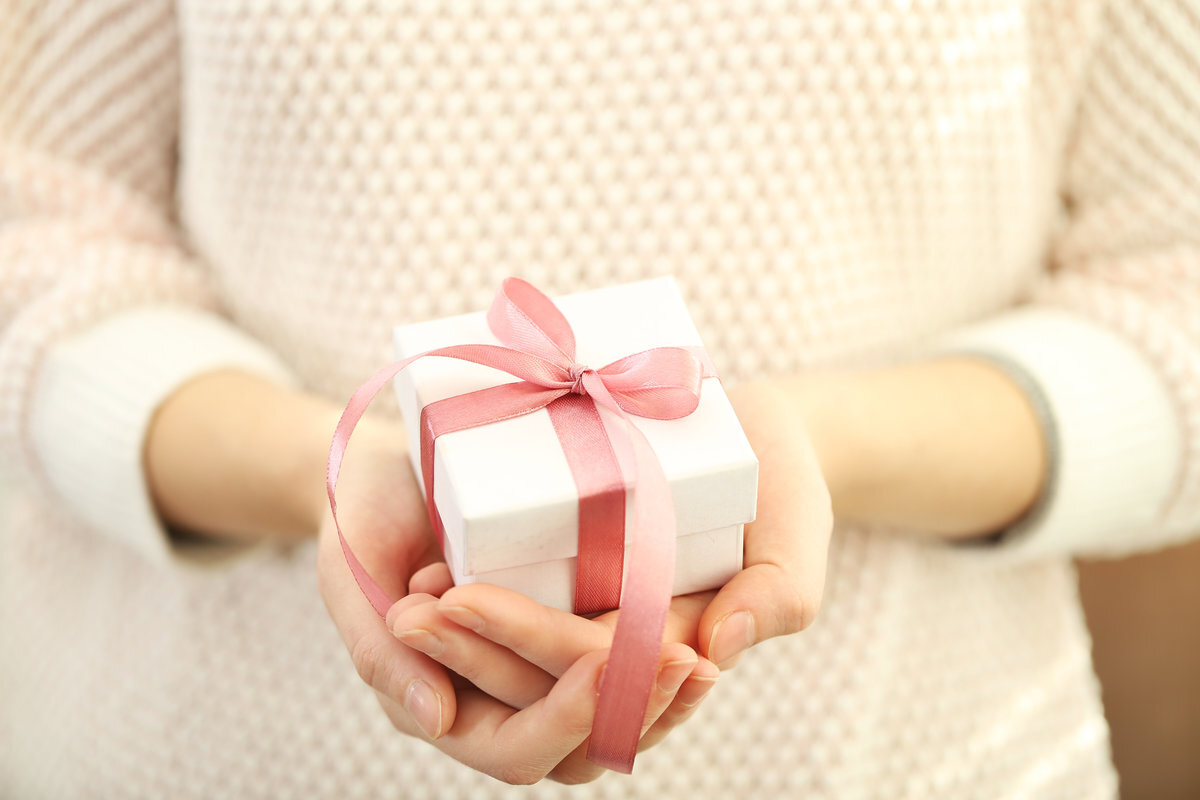 pensioen Bad hulp in de huishouding 10 cadeaus voor iemand die je niet goed kent - Kaartje2go Blog