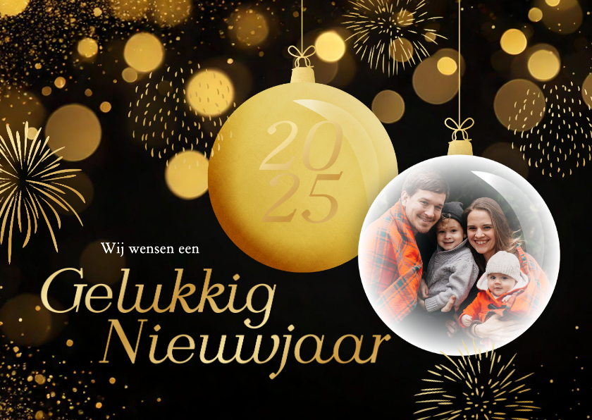 Nieuwjaarskaarten - Zwarte nieuwjaarskaart met kerstballen foto en goud vuurwerk